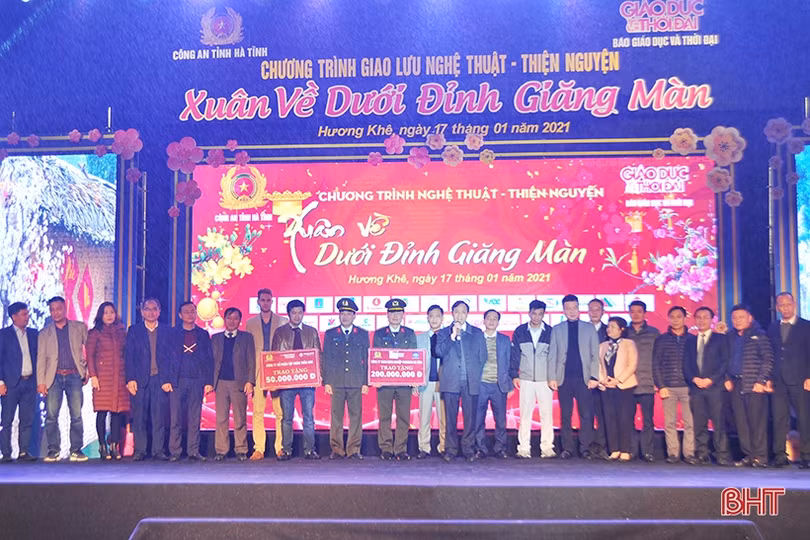 Ấm áp chương trình nghệ thuật - thiện nguyện “Xuân về dưới đỉnh Giăng Màn”