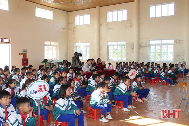 Học sinh Nghi Xuân thi tìm hiểu luật giao thông