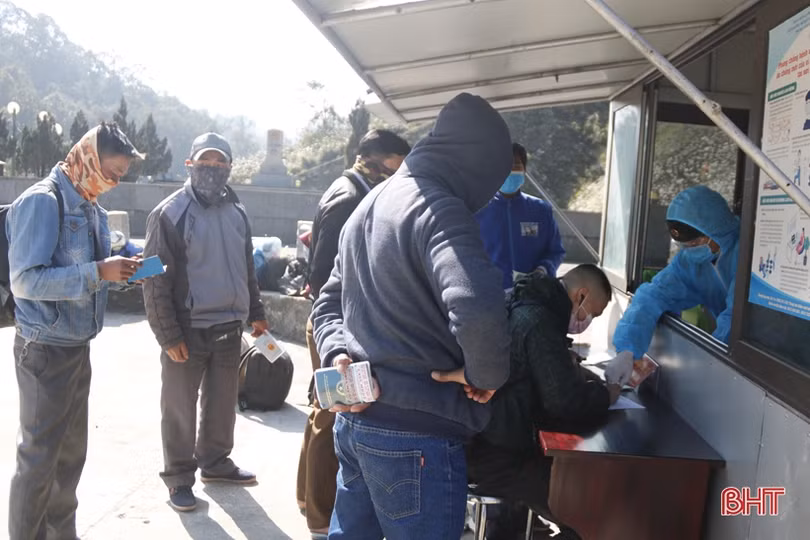 Công dân nhập cảnh qua Cửa khẩu Cầu Treo tăng, lực lượng chức năng tập trung phòng dịch