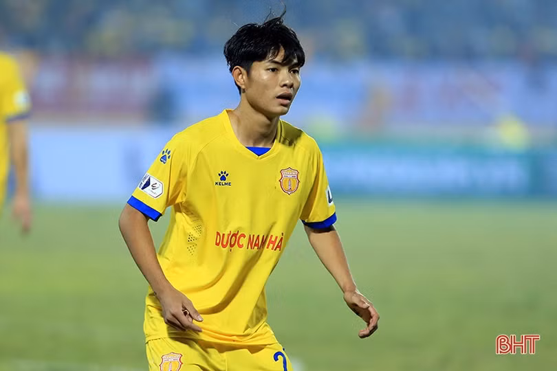Cầu thủ quê Hà Tĩnh chơi ấn tượng trong trận khai màn V.League 2021