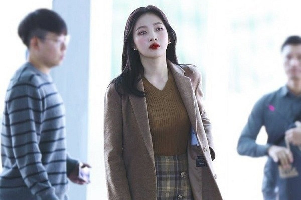 Phối trang phục dệt kim để set đồ mùa thu của phái đẹp thêm cuốn hút