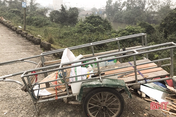 Hà Tĩnh: Xử phạt 3 triệu đồng người đàn ông đổ rác không đúng nơi quy định