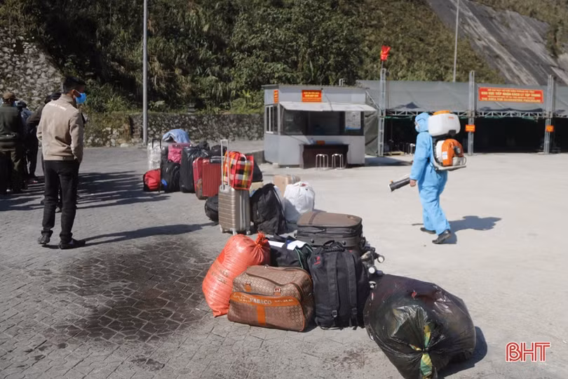 Công dân nhập cảnh qua Cửa khẩu Cầu Treo tăng, lực lượng chức năng tập trung phòng dịch