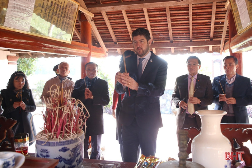 Đoàn công tác UNESCO tham quan làng cổ Trường Lưu - Hà Tĩnh