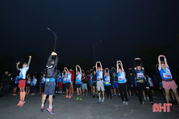 Người dân Hà Tĩnh hưởng ứng ngày hội chạy bộ “Tiếp sức cùng đồng đội”