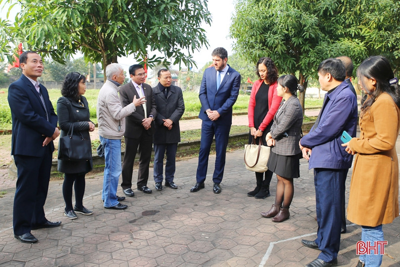 Đoàn công tác UNESCO tham quan làng cổ Trường Lưu - Hà Tĩnh