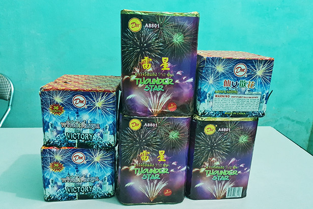Khởi tố 2 đối tượng buôn bán pháo nổ