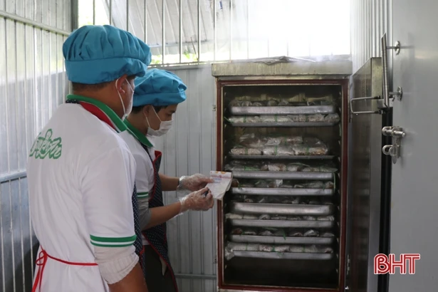 Tiêu chuẩn OCOP 3 sao, “vé thông hành” để giò lụa Can Lộc kết nối thị trường