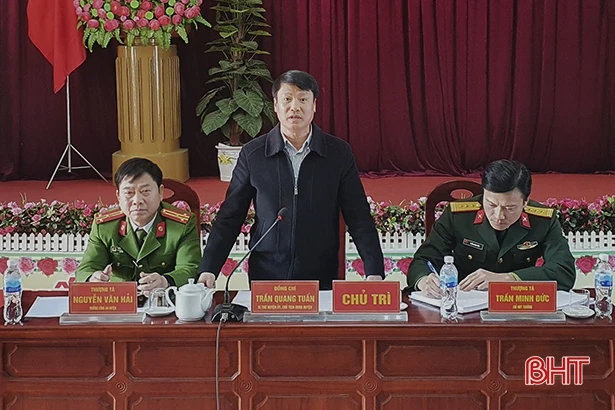 Khen thưởng 35 tập thể, cá nhân xuất sắc trong công tác QPAN ở Đức Thọ