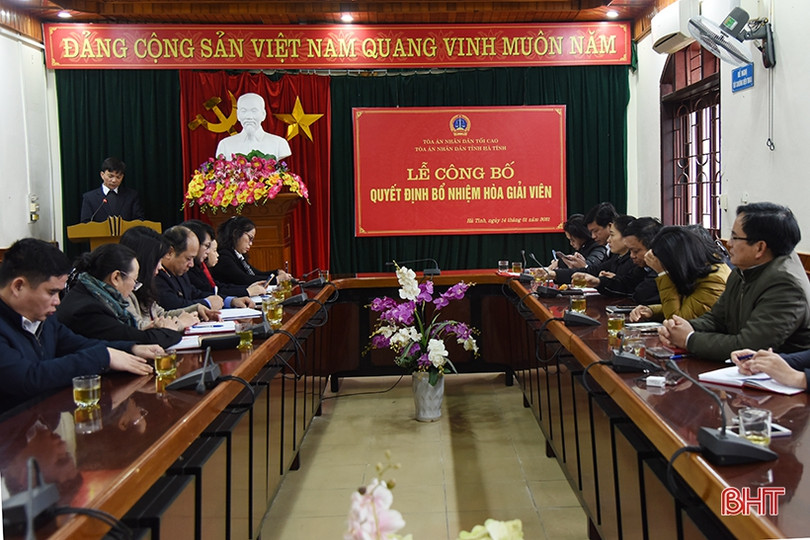 Tòa án nhân dân Hà Tĩnh bổ nhiệm 2 hòa giải viên cấp tỉnh