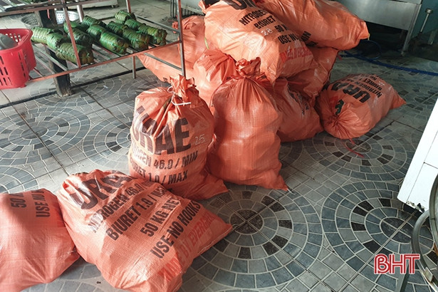 Gần 5 tạ mỡ lợn không rõ nguồn gốc tại cơ sở giò chả ở TX Kỳ Anh