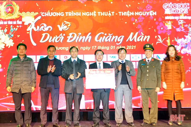 Ấm áp chương trình nghệ thuật - thiện nguyện “Xuân về dưới đỉnh Giăng Màn”