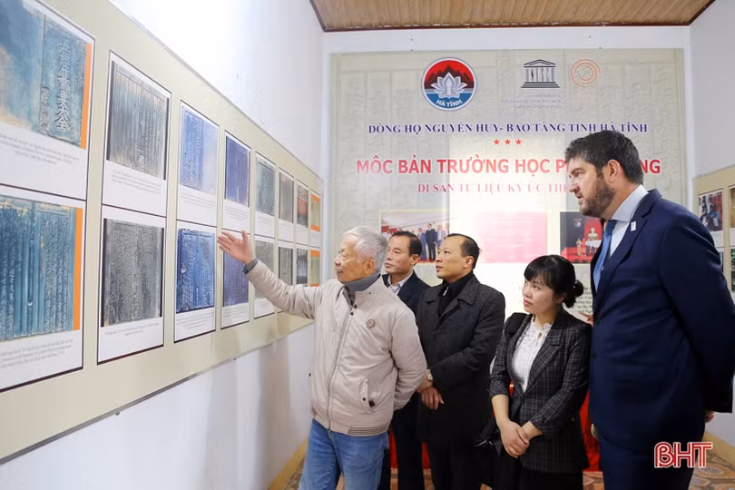 Đoàn công tác UNESCO tham quan làng cổ Trường Lưu - Hà Tĩnh