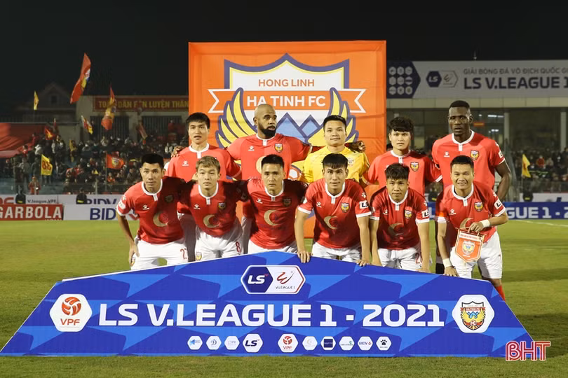 Đá hỏng 2 quả penalty, HLHT trắng tay trên sân nhà trước Than Quảng Ninh