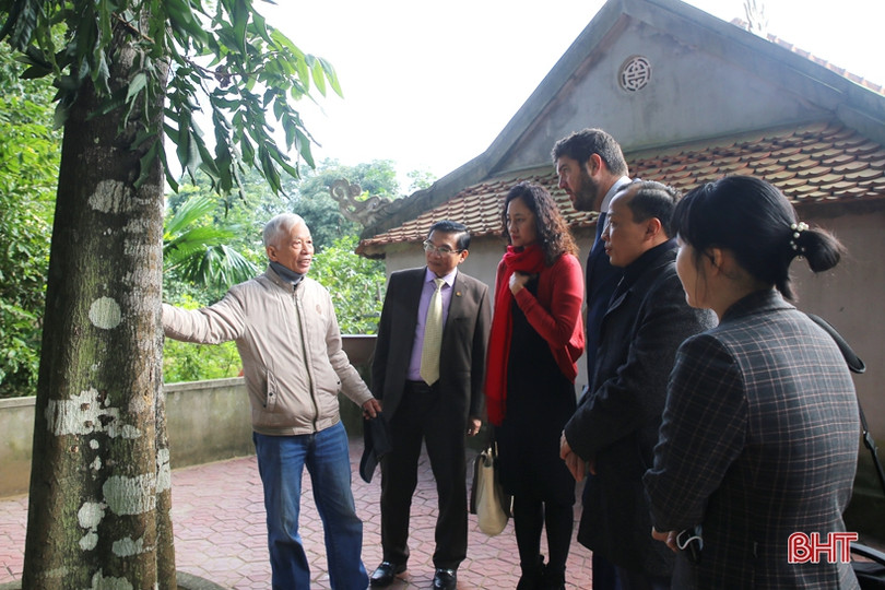 Đoàn công tác UNESCO tham quan làng cổ Trường Lưu - Hà Tĩnh