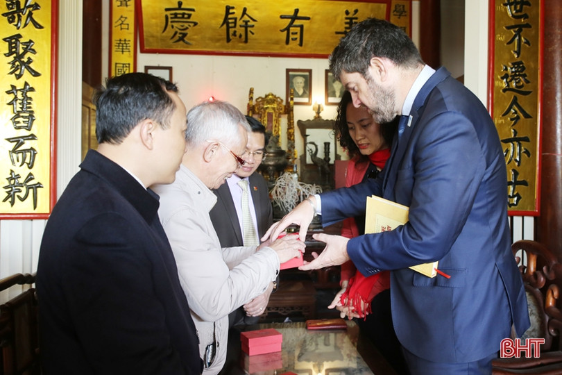 Đoàn công tác UNESCO tham quan làng cổ Trường Lưu - Hà Tĩnh