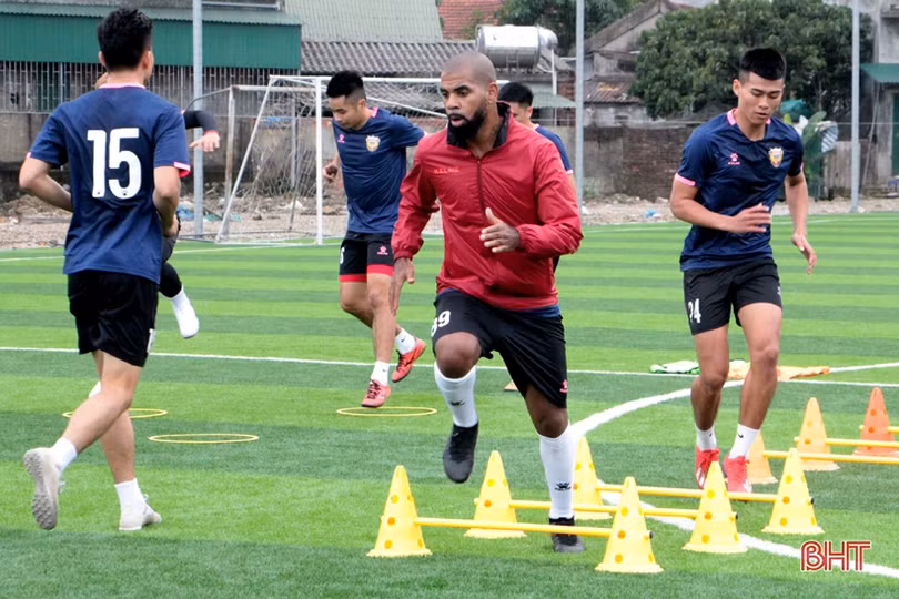 Khai màn V.League 2021: Hồng Lĩnh Hà Tĩnh quyết có điểm trước Than Quảng Ninh