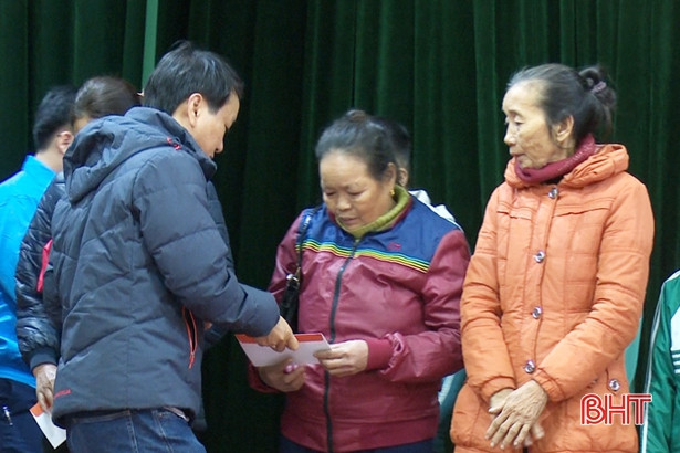 150 suất quà đến với người có hoàn cảnh khó khăn ở TP Hà Tĩnh