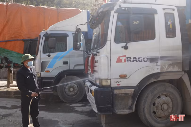 Công dân nhập cảnh qua Cửa khẩu Cầu Treo tăng, lực lượng chức năng tập trung phòng dịch