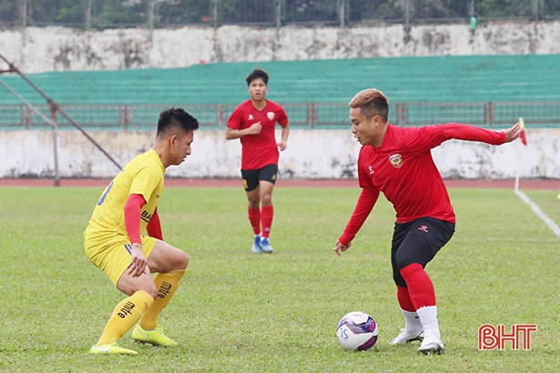 Trần Phi Sơn đeo băng đội trưởng Hồng Lĩnh Hà Tĩnh