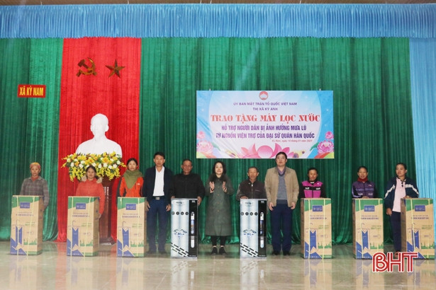 Trao 96 máy lọc nước trị giá 300 triệu đồng cho hộ nghèo thị xã Kỳ Anh