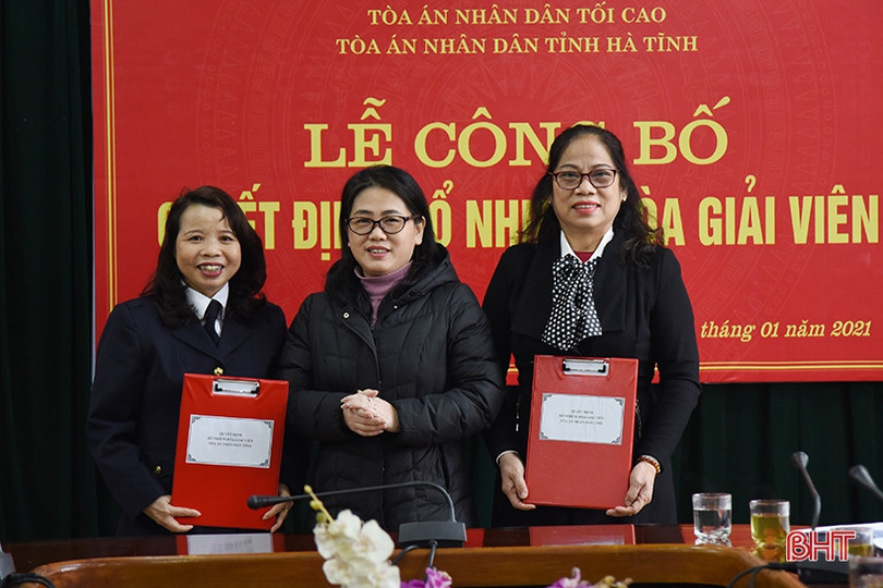 Tòa án nhân dân Hà Tĩnh bổ nhiệm 2 hòa giải viên cấp tỉnh