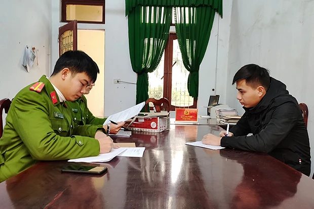 Hà Tĩnh: Giả danh công an lừa nhân viên giao hàng để “chôm” pháo