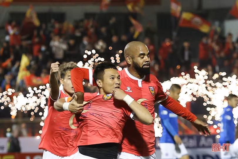 HLV Phạm Minh Đức: “Đây là trận thua điên rồ trong sự nghiệp của tôi”!