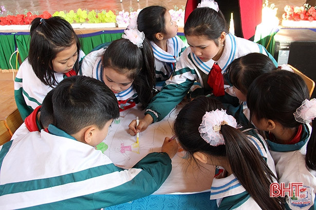 Học sinh Nghi Xuân thi tìm hiểu luật giao thông