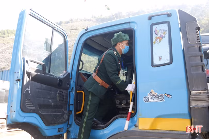 Công dân nhập cảnh qua Cửa khẩu Cầu Treo tăng, lực lượng chức năng tập trung phòng dịch