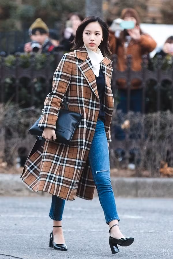 Cách diện áo dạ dáng dài hợp mốt