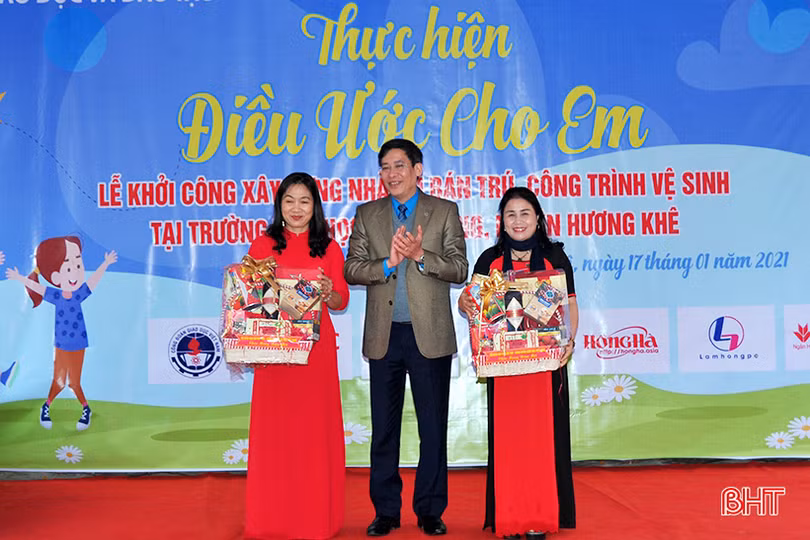 Xây dựng nhà văn hóa cộng đồng kết hợp tránh bão, lũ và nhà ở cho hộ nghèo Hương Khê