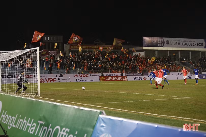 HLV Phạm Minh Đức: “Đây là trận thua điên rồ trong sự nghiệp của tôi”!