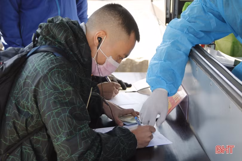 Công dân nhập cảnh qua Cửa khẩu Cầu Treo tăng, lực lượng chức năng tập trung phòng dịch