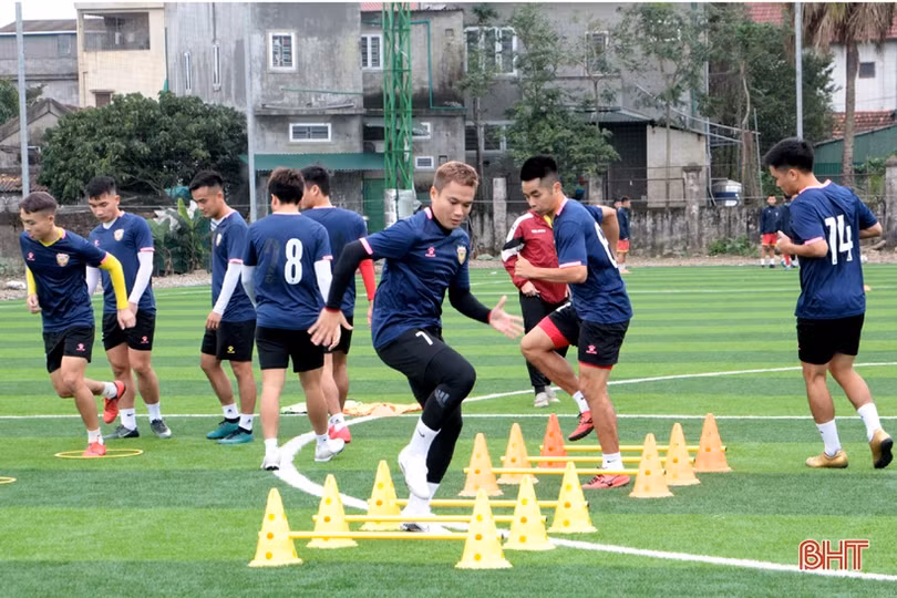 Khai màn V.League 2021: Hồng Lĩnh Hà Tĩnh quyết có điểm trước Than Quảng Ninh