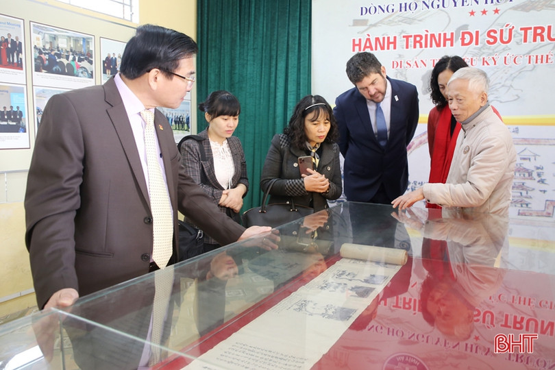 Đoàn công tác UNESCO tham quan làng cổ Trường Lưu - Hà Tĩnh