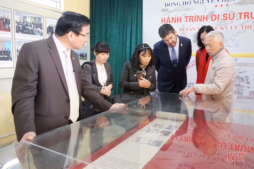 Đoàn công tác UNESCO tham quan làng cổ Trường Lưu - Hà Tĩnh