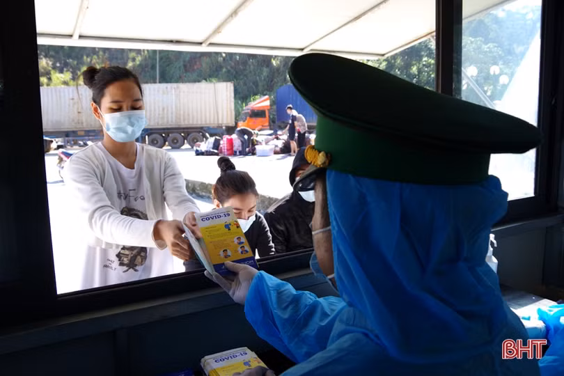 Công dân Việt Nam tại Lào đăng ký về nước tăng cao