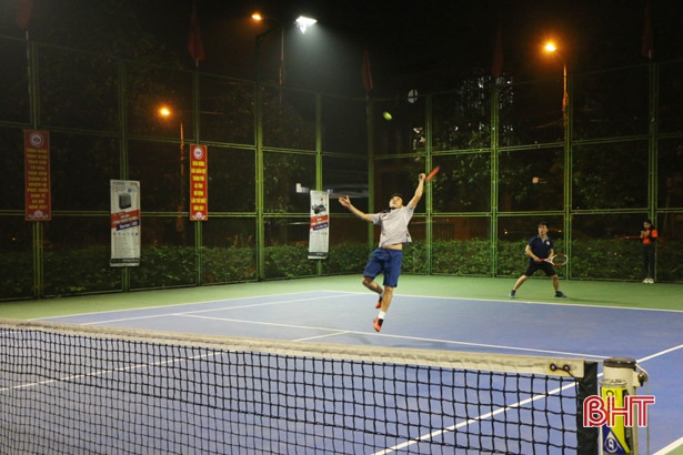 TP Hà Tĩnh tổ chức giải quần vợt mở rộng lần thứ nhất năm 2021