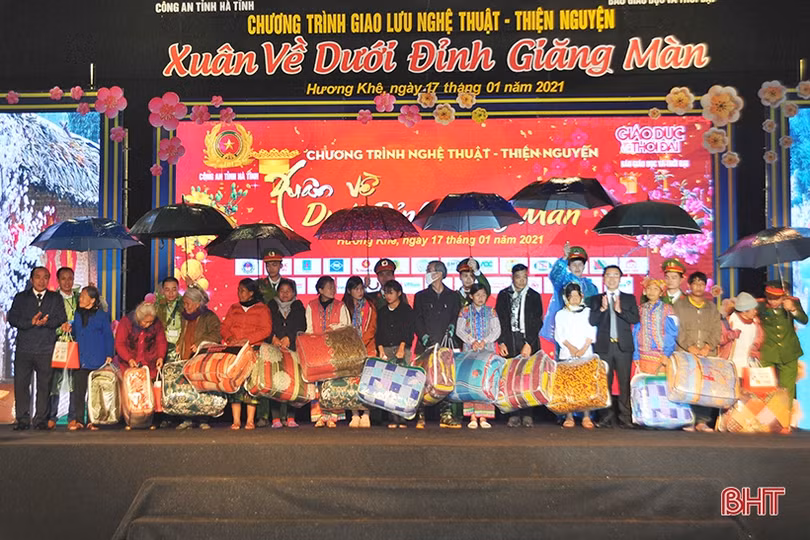Ấm áp chương trình nghệ thuật - thiện nguyện “Xuân về dưới đỉnh Giăng Màn”