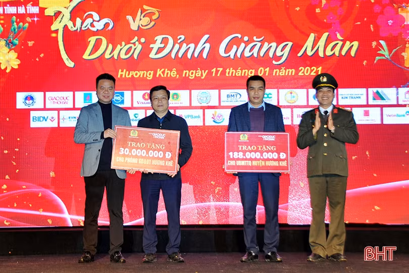 Ấm áp chương trình nghệ thuật - thiện nguyện “Xuân về dưới đỉnh Giăng Màn”