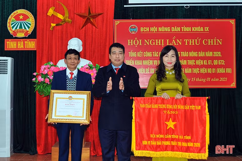 Hội Nông dân Hà Tĩnh nhận bằng khen của Chính phủ