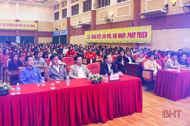 Sinh viên Trường Đại học Hà Tĩnh với an toàn giao thông