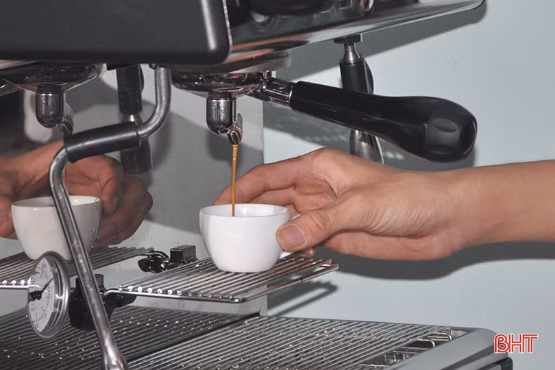 Ngắm những tách cà phê đẹp đến mức... không ai nỡ uống ở Hà Tĩnh!