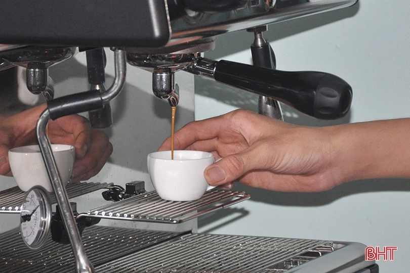 Ngắm những tách cà phê đẹp đến mức... không ai nỡ uống ở Hà Tĩnh!