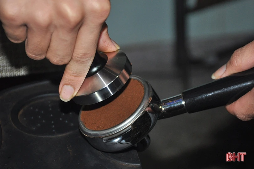 Ngắm những tách cà phê đẹp đến mức... không ai nỡ uống ở Hà Tĩnh!