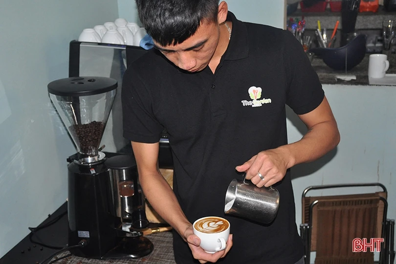 Ngắm những tách cà phê đẹp đến mức... không ai nỡ uống ở Hà Tĩnh!