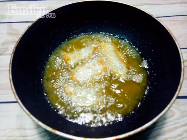 Hao cơm với món cá tẩm bột chiên giòn, chấm mắm tỏi ớt ngon tuyệt