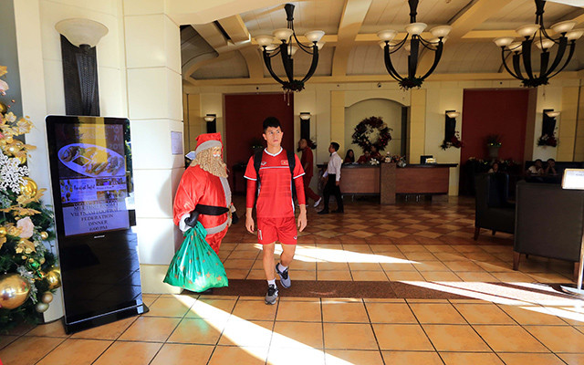 Lực lượng an ninh mang súng bảo vệ khách sạn ĐT Việt Nam