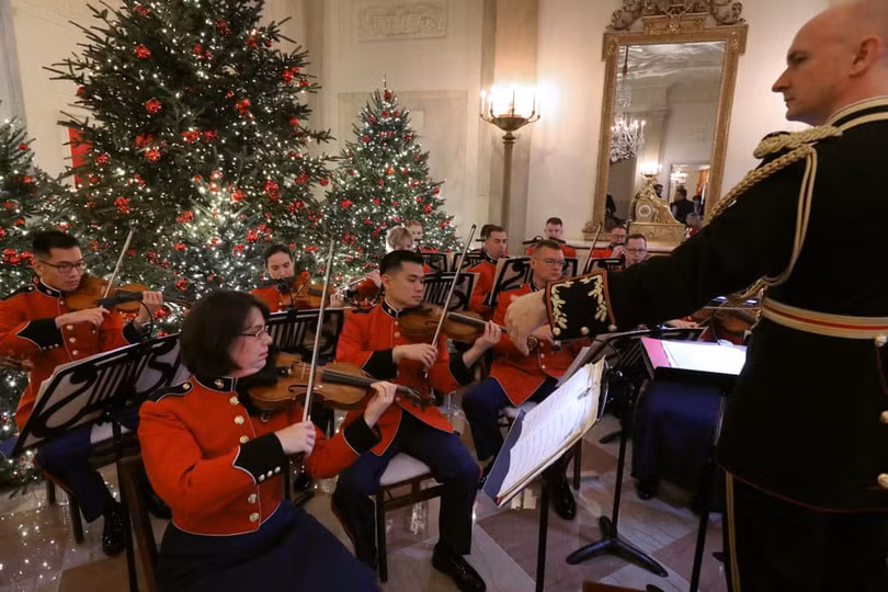 Giáng sinh tràn ngập Nhà Trắng dù gần tháng nữa mới đến Noel